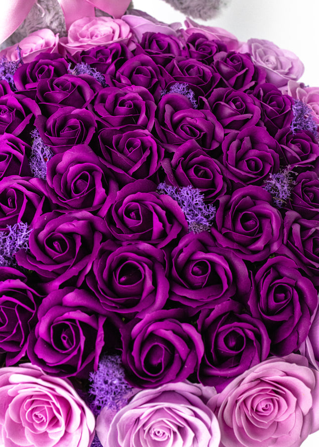 Aranjament Lux Trandafiri Săpun Violet-Roz, Ursulet Gri