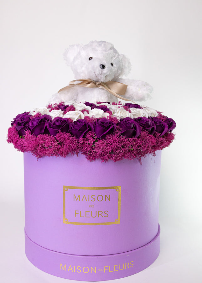 Aranjament Lux Trandafiri Săpun Mov-Alb, Ursulet Pufos