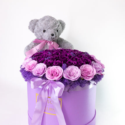 Aranjament Lux Trandafiri Săpun Violet-Roz, Ursulet Gri