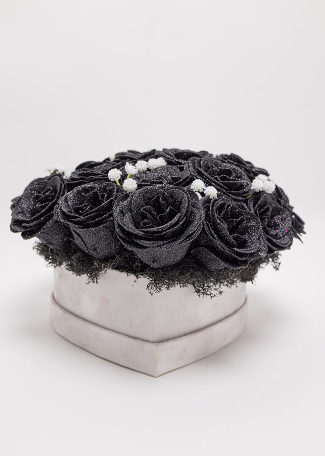 Aranjament "Black Diamond" în Cutie Inimă Albă