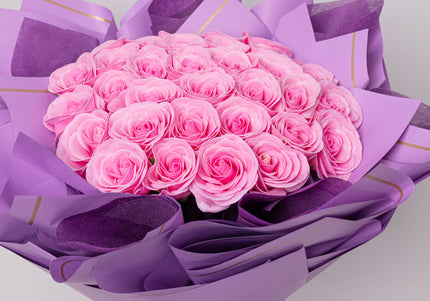 Buchet Gigant "Pink Majesty" cu 59 Trandafiri Roz Orchid