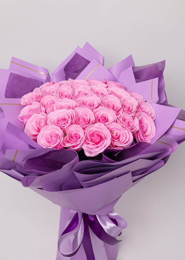 Buchet Gigant "Pink Majesty" cu 59 Trandafiri Roz Orchid