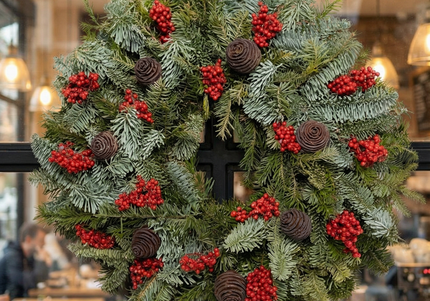 Coroniță de Crăciun Artizanală „Berry Burst & Cedar Pine”