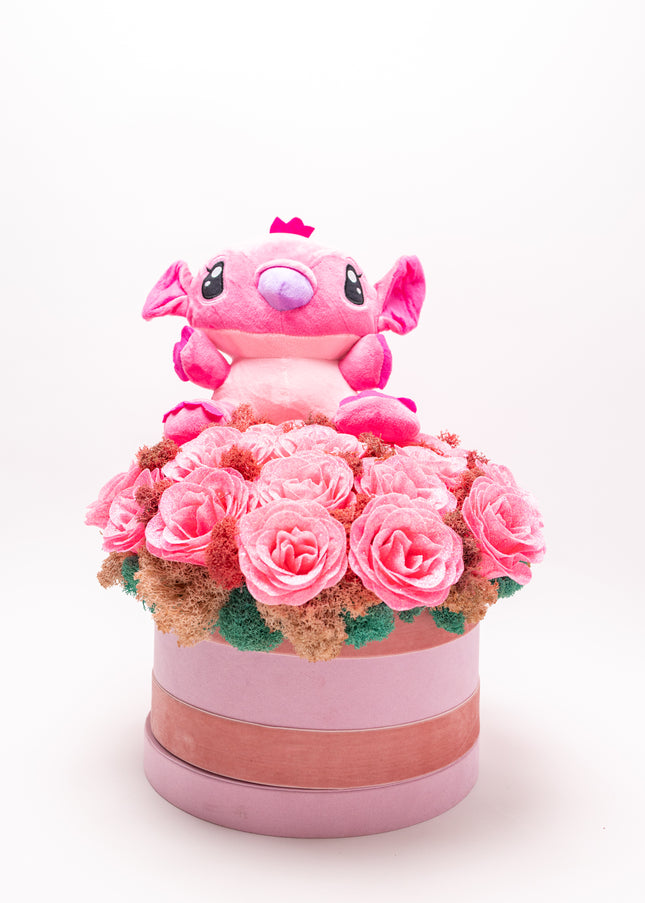 Aranjament Cutie Roz cu 23 Trandafiri de Săpun & Pluș Stitch (Angel)