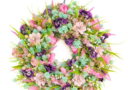 Coroniță florală „Spring Delight” – decor delicat cu flori pastel și accente naturale