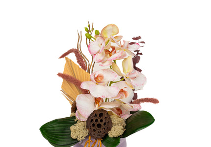 Aranjament Floral „Pink Velvet Orchid” în Vas Lila – Compoziție Premium cu Orhidee Pastel, Palmier și Accente de Bumbac