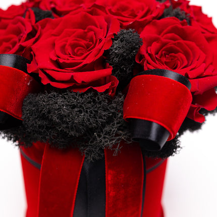 Aranjament Lux 11 Trandafiri Criogenați Roșii, Cutie Catifea