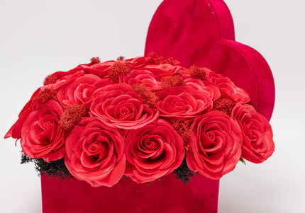Aranjament "Red Eternal Passion" în Cutie Inimă Catifea