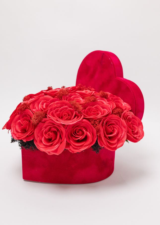 Aranjament "Red Eternal Passion" în Cutie Inimă Catifea