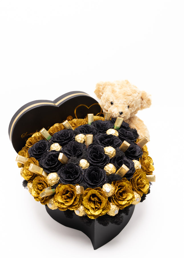 Aranjament Inimă "Black & Gold": 41 Trandafiri, Ciocolată & Ursuleț