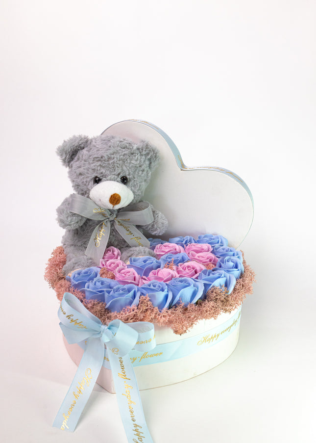 Aranjament Inimă Lux Trandafiri Roz-Albastru & Ursuleț