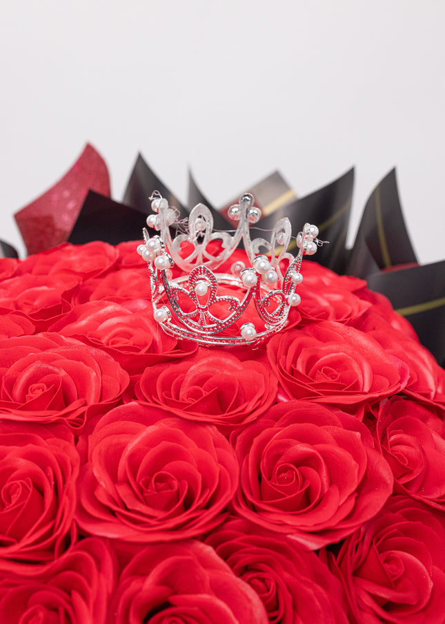 Buchet Gigant "Royal Crimson" cu 79 Trandafiri și Coroană