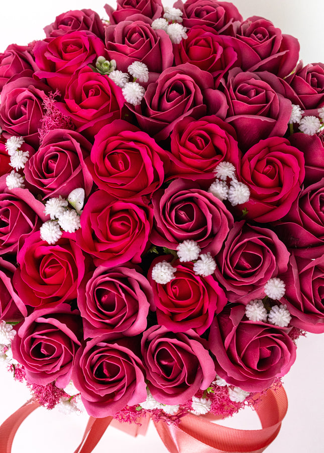 Aranjament Lux Trandafiri Săpun Roșii, Cutie Catifea