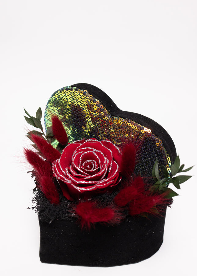 Aranjament Inimă Paiete & Catifea, Trandafir Criogenat Roșu cu Argintiu