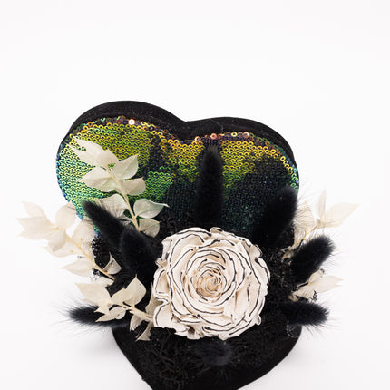 Aranjament Inimă Paiete, Trandafir Criogenat Alb cu Margine Neagră