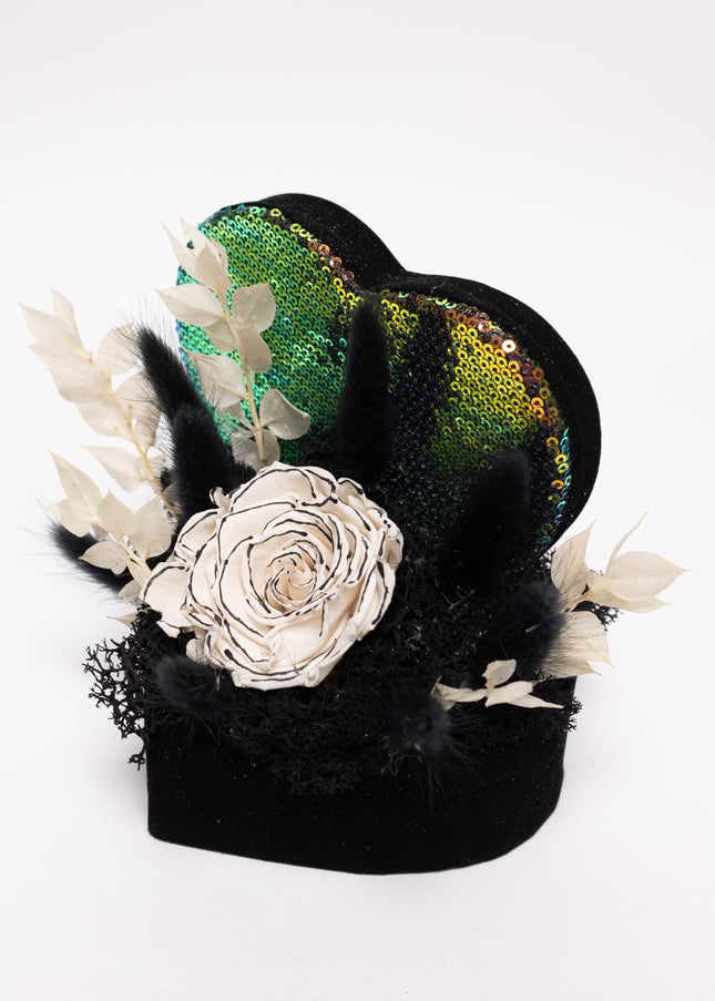 Aranjament Inimă Paiete, Trandafir Criogenat Alb cu Margine Neagră