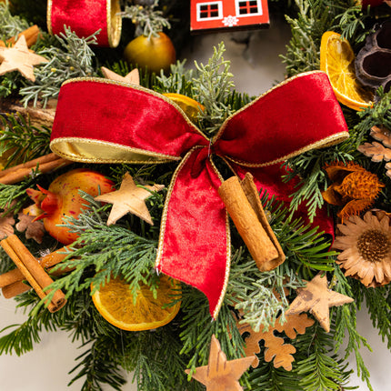 Coroniță Crăciun "Artisan Red Cabin" Mix Brad Natural