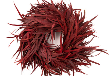 Coroniță Decorativă Handmade „Crimson Breeze” – Aranjament Circular din Eucalipt Roșu Burgund