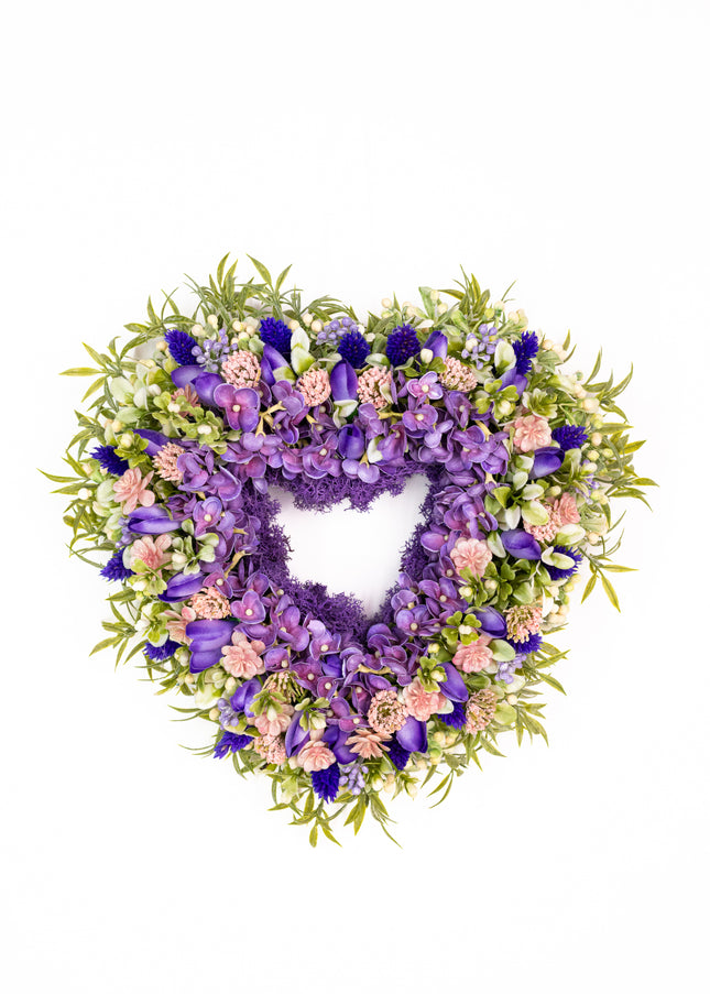 Coroniță florală „Lavender Heart” – decor elegant cu flori mov și accente pastel