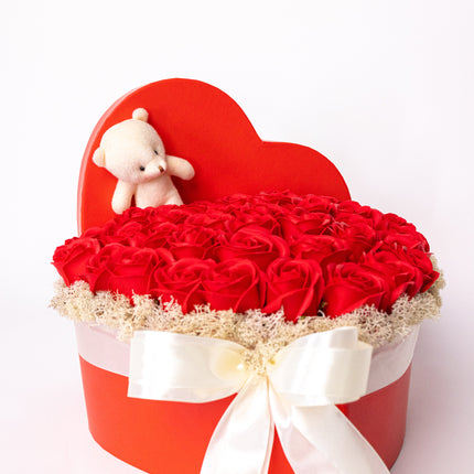 Aranjament Inimă Lux Trandafiri Săpun Roșii, Ursulet Alb