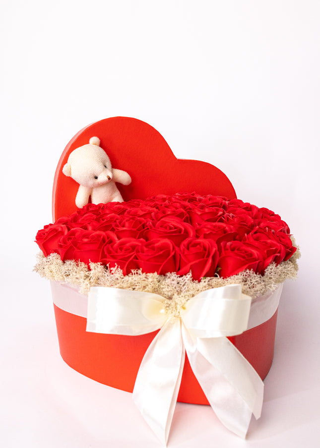 Aranjament Inimă Lux Trandafiri Săpun Roșii, Ursulet Alb