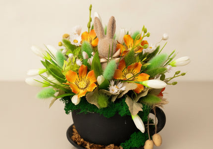 Aranjament de Paște „Sunny Bunny Pot” – decor floral cu iepuraș și accente naturale