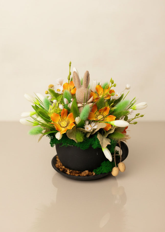 Aranjament de Paște „Sunny Bunny Pot” – decor floral cu iepuraș și accente naturale