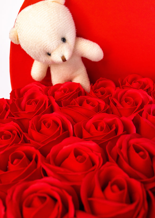 Aranjament Inimă Lux Trandafiri Săpun Roșii, Ursulet Alb