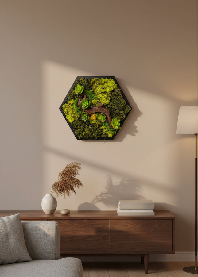 Decor Mural Modular „Emerald Hive” – Un Panou Hexagonal Handmade cu Mușchi, Licheni și Relief Botanic
