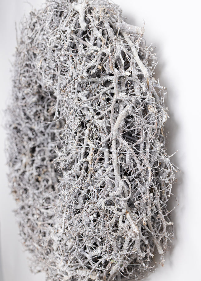 Coroniță Sculpturală „Silver Bonsai” – Piesă de Design Handmade din Rădăcini Naturale de Bonsai
