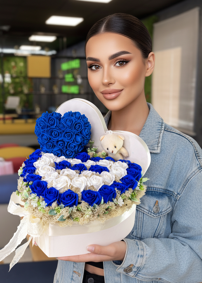 Aranjament Inimă Lux Trandafiri Săpun Albastru-Alb & Ursulet