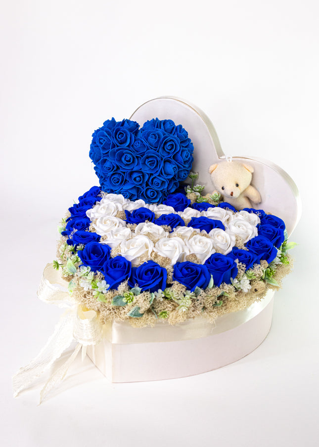 Aranjament Inimă Lux Trandafiri Săpun Albastru-Alb & Ursulet