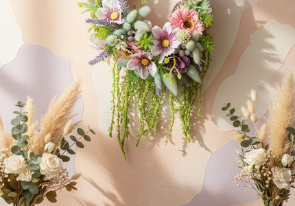 Coroniță Handmade „Secret Garden” – Aranjament Floral Curgător pe Bază de Răchită Albă cu Lavandă și Plante Verzi