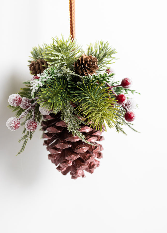 Ornament de Crăciun Artizanal „Crimson Berry & Copper Cone”