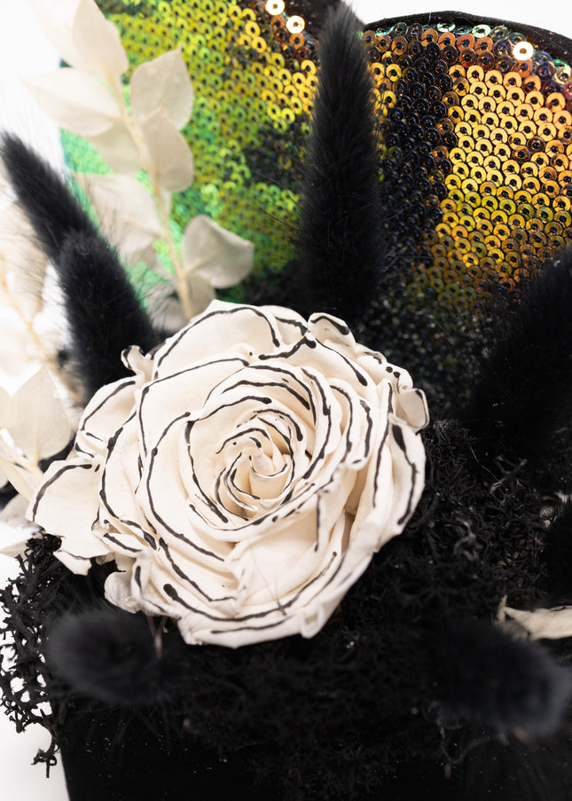 Aranjament Inimă Paiete, Trandafir Criogenat Alb cu Margine Neagră