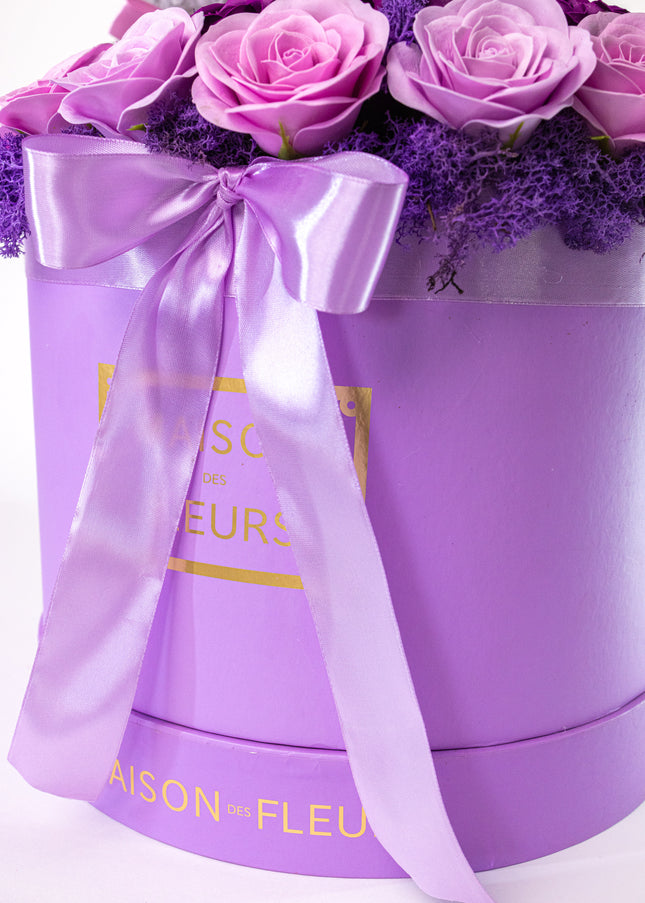 Aranjament Lux Trandafiri Săpun Violet-Roz, Ursulet Gri