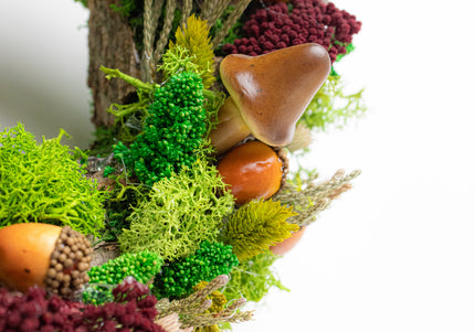 Coroniță Handmade „Prietenii Pădurii” cu Arici și Licheni – Decor Artizanal din Mușchi Stabilizat și Elemente Naturale