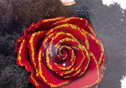 Aranjament de Lux "Golden Petal Heart" cu Trandafir Etern