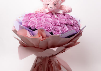 Buchet de Lux „Amethyst Bear Hug” cu 101 Trandafiri Sclipitori