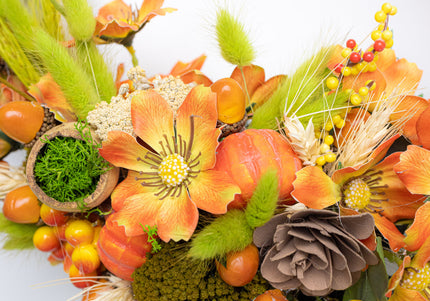 Coroniță Handmade „Autumn Glow” – Aranjament Floral pe Bază de Răchită Albă cu Flori de Dovleac și Spice