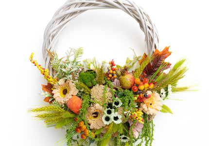 Coroniță Florală „Autumn Harvest” – Aranjament Handmade pe Bază de Răchită Albă, Design Bogat cu Plante Uscate