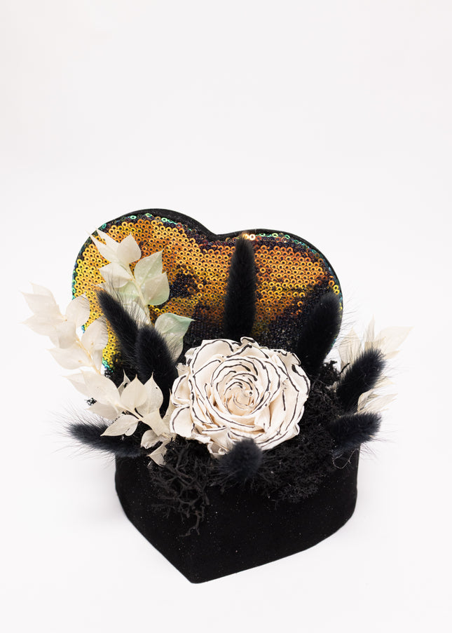 Aranjament Inimă Paiete, Trandafir Criogenat Alb cu Margine Neagră