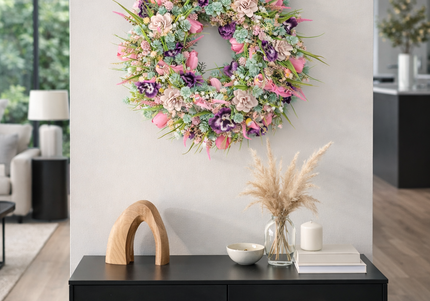 Coroniță florală „Spring Delight” – decor delicat cu flori pastel și accente naturale