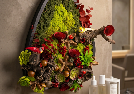 Tablou „Crimson Grove” cu licheni stabilizați și accente roșii – decor natural cu elemente botanice