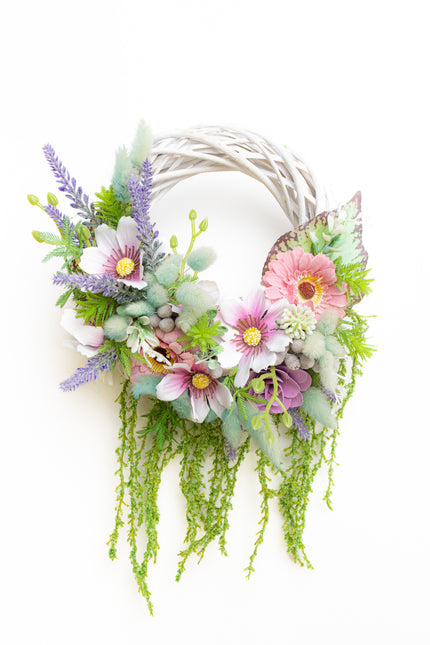 Coroniță Handmade „Secret Garden” – Aranjament Floral Curgător pe Bază de Răchită Albă cu Lavandă și Plante Verzi