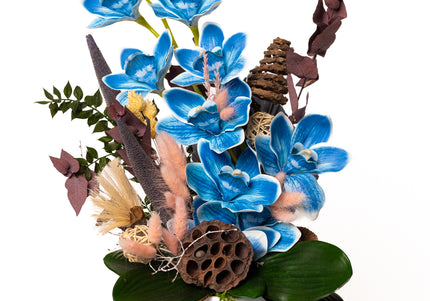 Aranjament floral „Azure Bloom” în vas ceramic – orhidee albastre și accente naturale