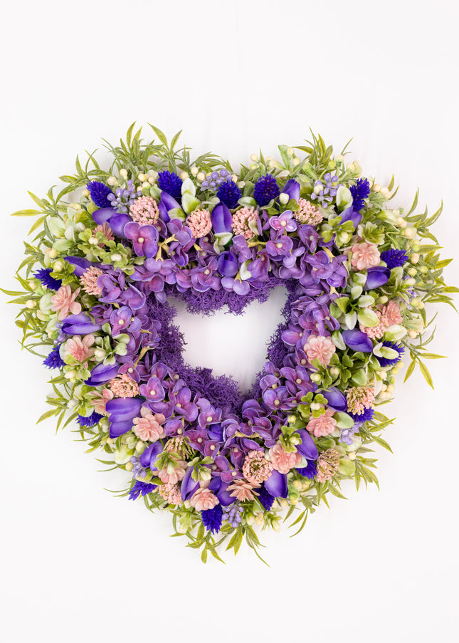 Coroniță florală „Lavender Heart” – decor elegant cu flori mov și accente pastel