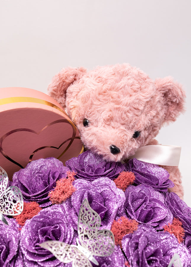 Aranjament Inimă Roz cu 47 Trandafiri Imperiali Mov (Glitter), Ursulet & Fluturi