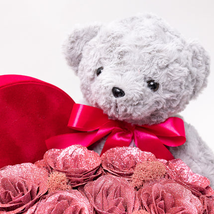 Aranjament Inimă Catifea, 31 Trandafiri Săpun Roz Glitter, Șampanie & Ursuleț