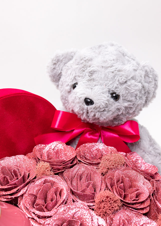 Aranjament Inimă Catifea, 31 Trandafiri Săpun Roz Glitter, Șampanie & Ursuleț